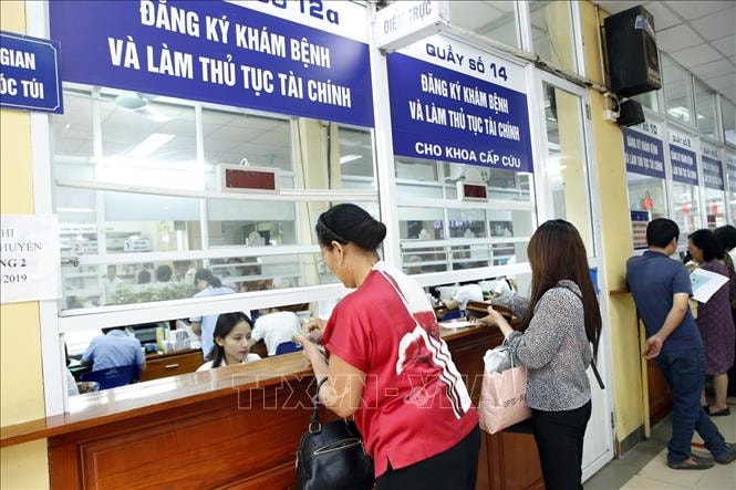 Đăng ký khám chữa bệnh tại Bệnh viện Đa khoa Xanh Pôn, Hà Nội. Ảnh: Dương Ngọc/TTXVN.