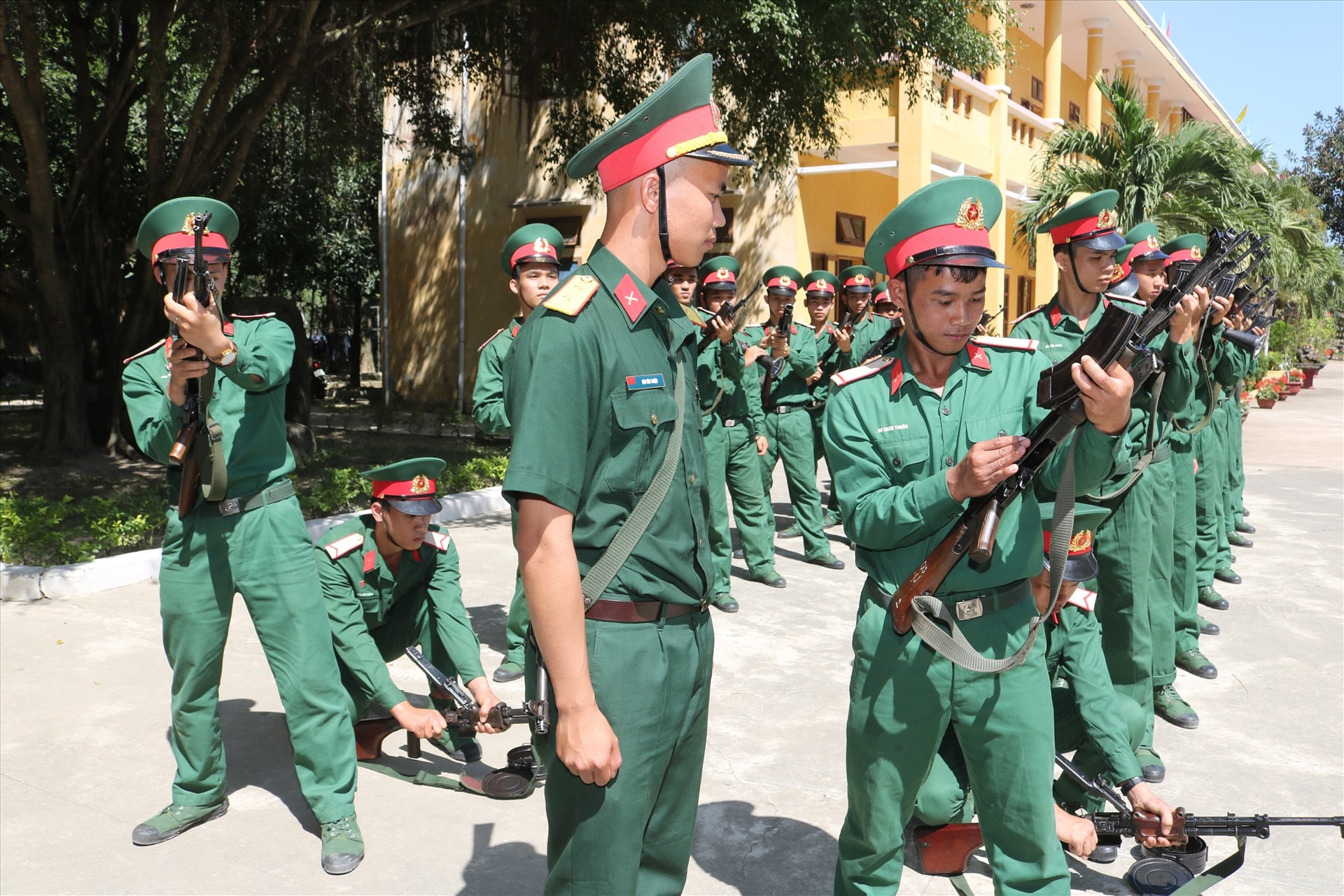 Huấn luyện điều lệnh đội ngũ ở Tiểu đoàn Trinh sát 32. Ảnh: T.K