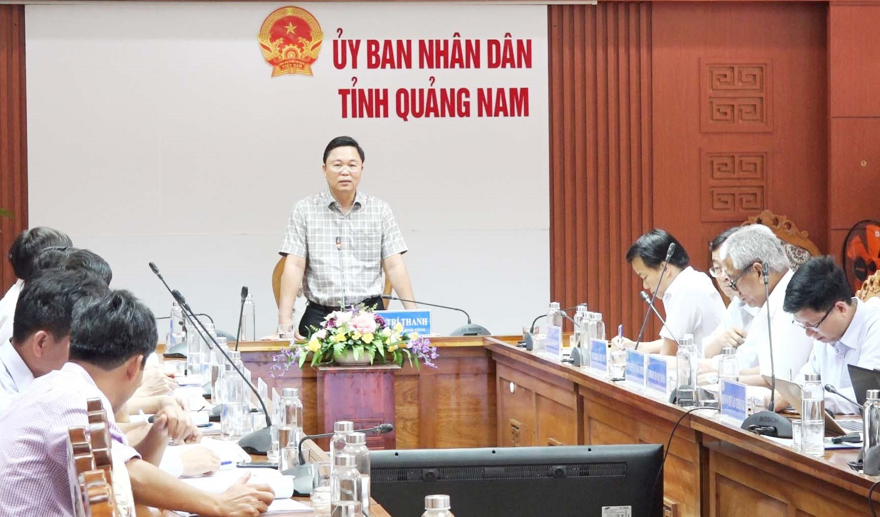 Chủ tịch UBND tỉnh Lê Trí Thanh yêu cầu các sở, ban ngành cần tính toán nhiều phương án để dự án đạt hiệu quả cao.Ảnh: P.V