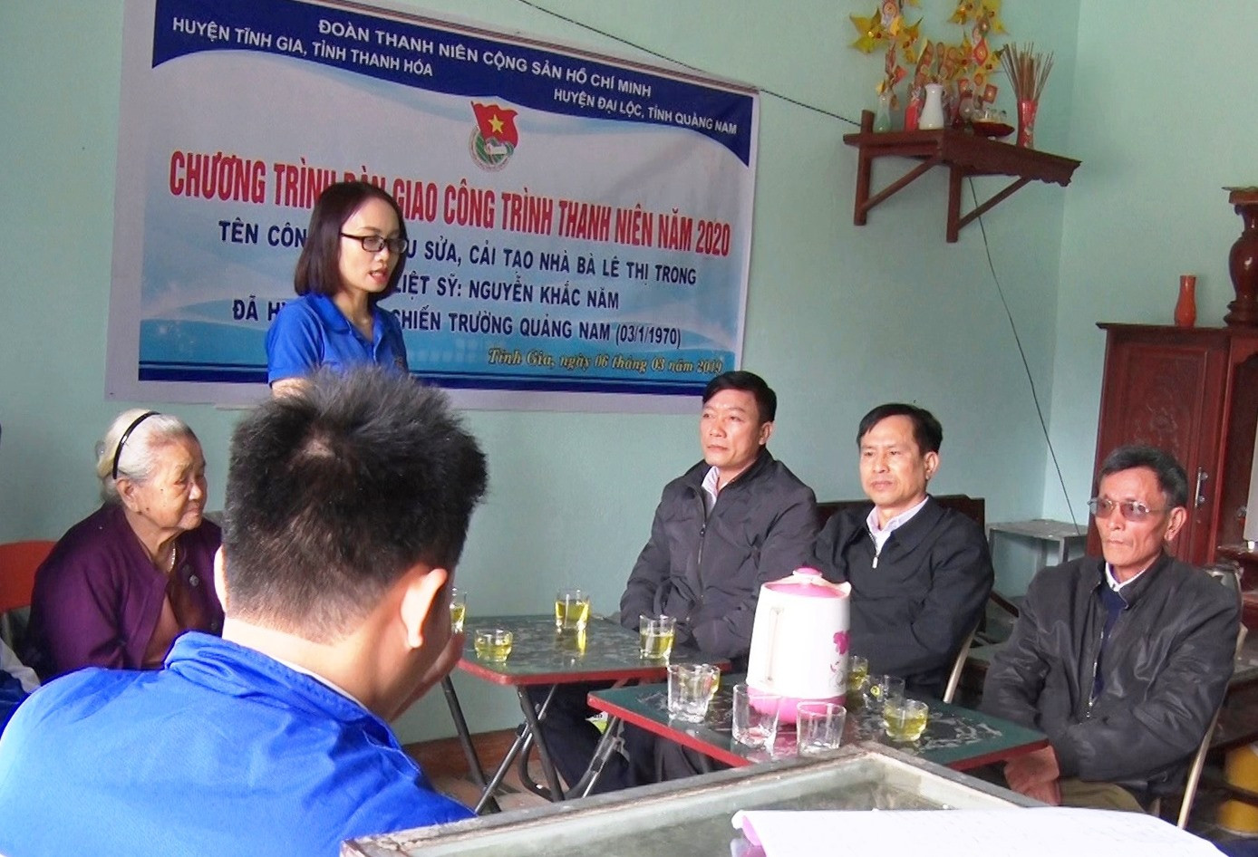 tổ chức bàn giao công trình thanh niên: Tu sửa nhà cho bà Lê Thị Trong