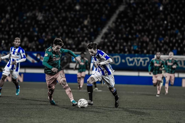 Sau khi thủng lưới 3 bàn, Heerenveen kiếm được bàn danh dự ở hiệp 2