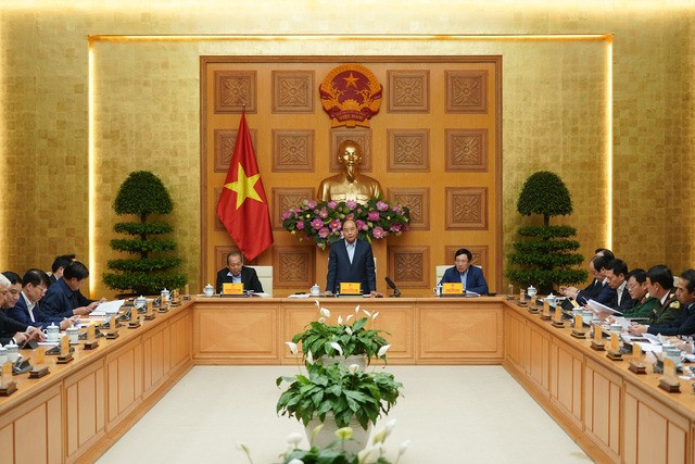 Thủ tướng Nguyễn Xuân Phúc chỉ thị cấp bách tháo gỡ khó khăn sản xuất kinh doanh, bảo đảm an sinh xã hội. Ảnh: VGP