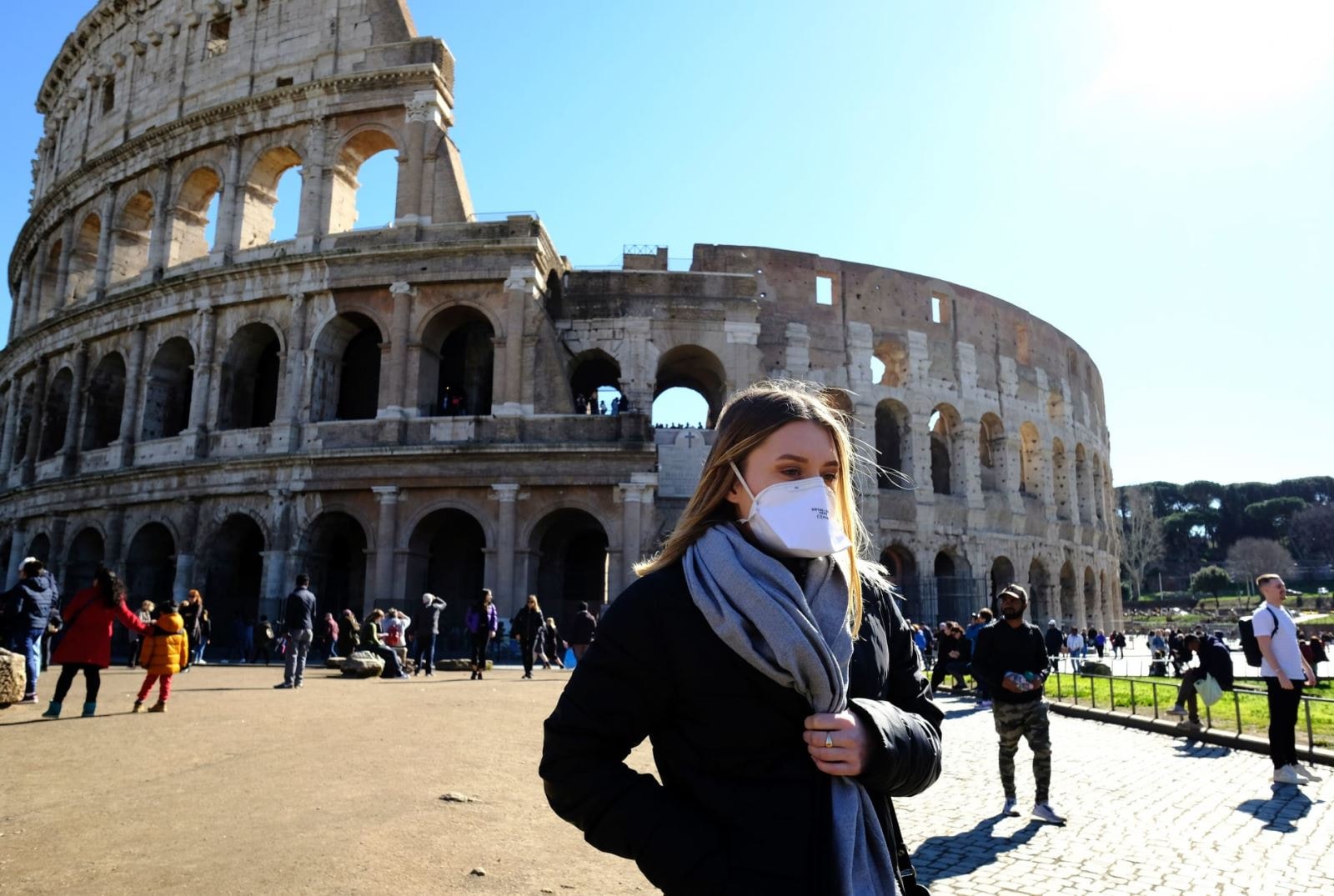 Dịch Covid-19 lây lan nhanh tại Italy và châu Âu. Ảnh: AP