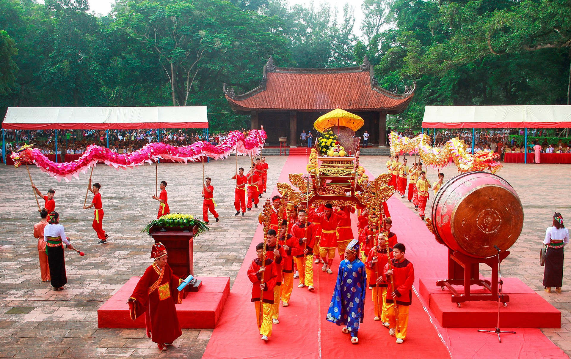 Hằng năm tại di tích Lam Kinh thường tổ chức nhiều lễ hội quy mô nhằm nhắc nhớ truyền thống dân tộc.