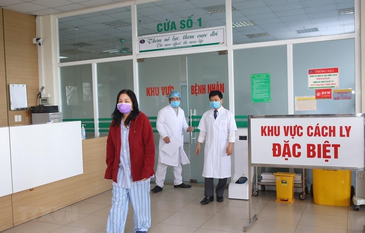 Bệnh nhân xuất viện tại Bệnh viện Bệnh Nhiệt đới Trung ương. (Ảnh minh họa: Danh Lam/TTXVN)
