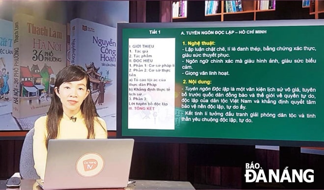 Các giáo viên chạy thử chương trình trước khi ghi hình phát sóng. Ảnh: NGỌC PHÚ