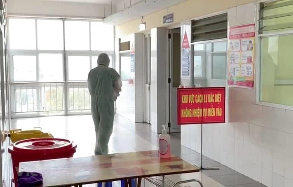Phòng cách ly đặc biệt - nơi điều trị cho một bệnh nhân mắc COVID-19. (Ảnh: PV/Vietnam+)