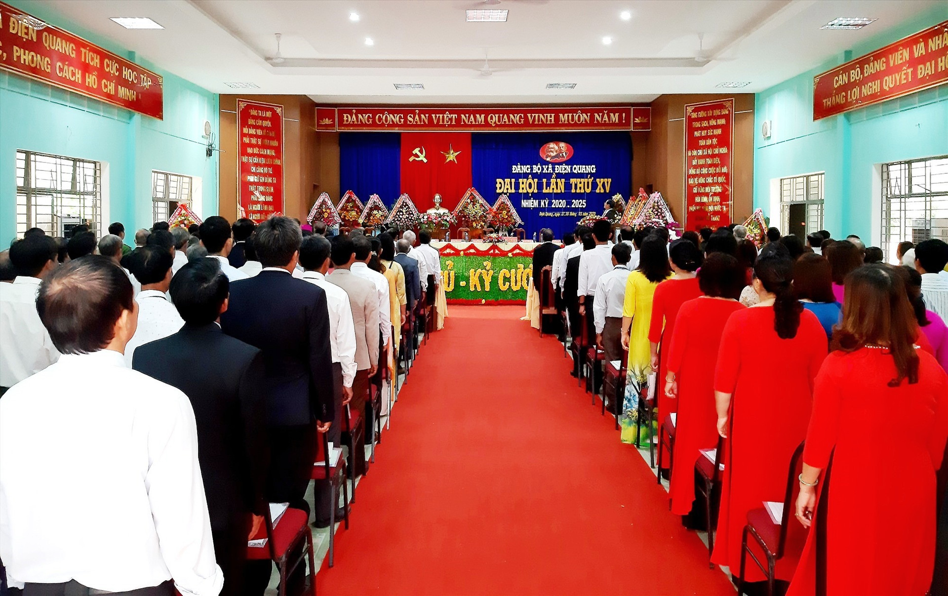 Khai mạc phiên chính thức Đại hội đại biểu Đảng bộ xã Điện Quang lần thứ XV (nhiệm kỳ 2020 - 2025) vào sáng nay 18.3. Ảnh: VĂN SỰ