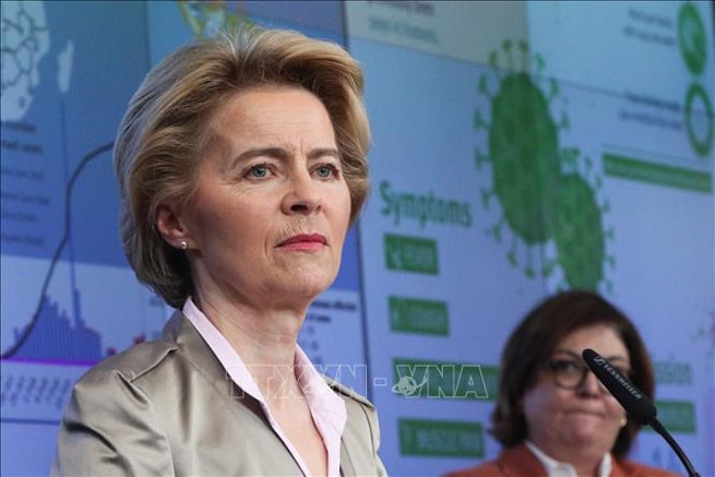 Bà Ursula von der Leyen tại cuộc họp báo ở Brussels, Bỉ. Ảnh: THX/TTXVN
