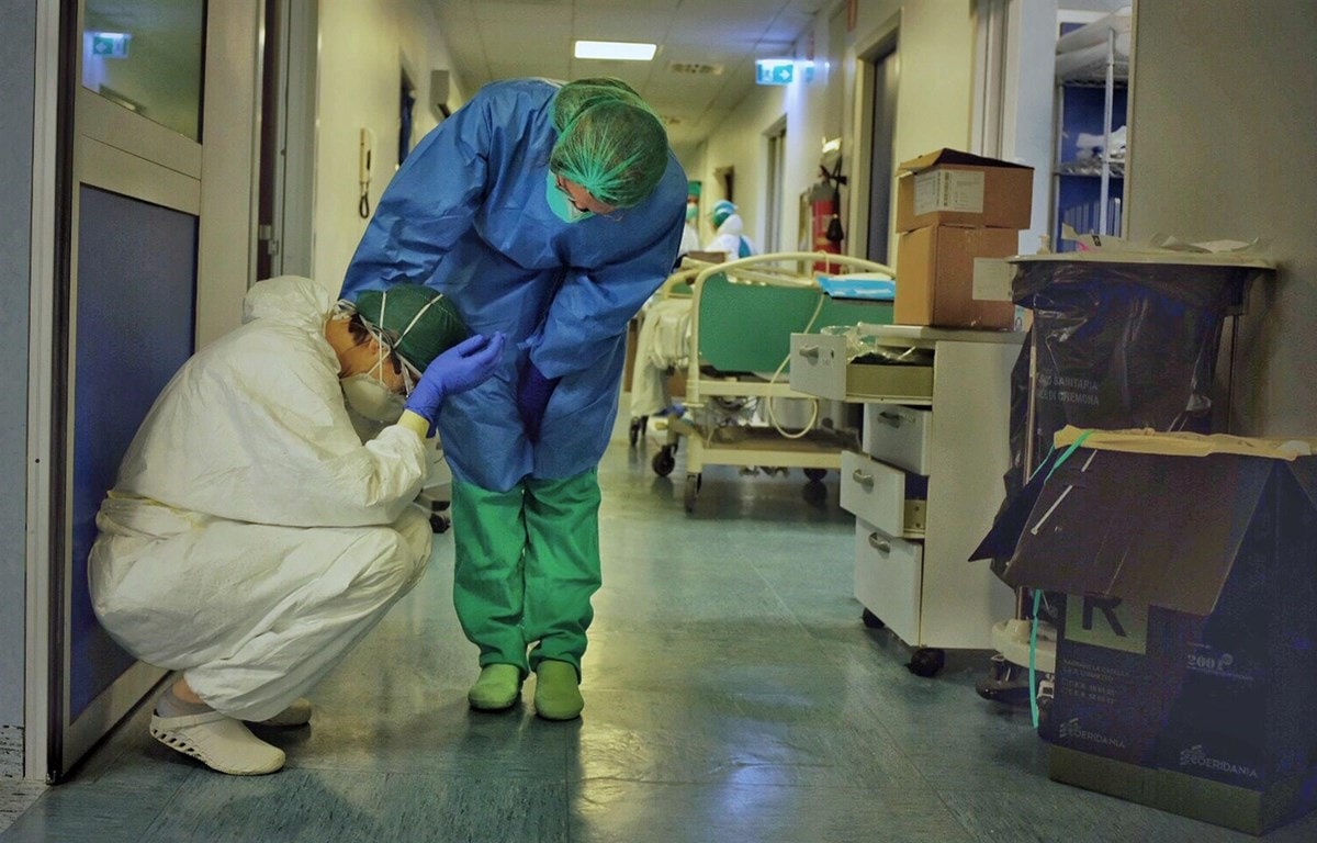 Y tế Italy đang đối mặt khó khắn khi Covid-19 bùng phát. (Nguồn: nbcnews)