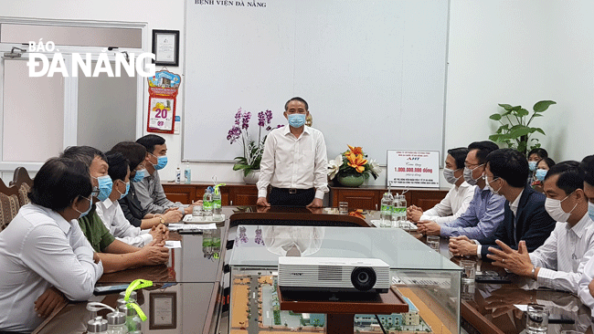 Đồng chí Trương Quang Nghĩa phát biểu tại buổi lễ trao tặng. Ảnh: PHAN CHUNG