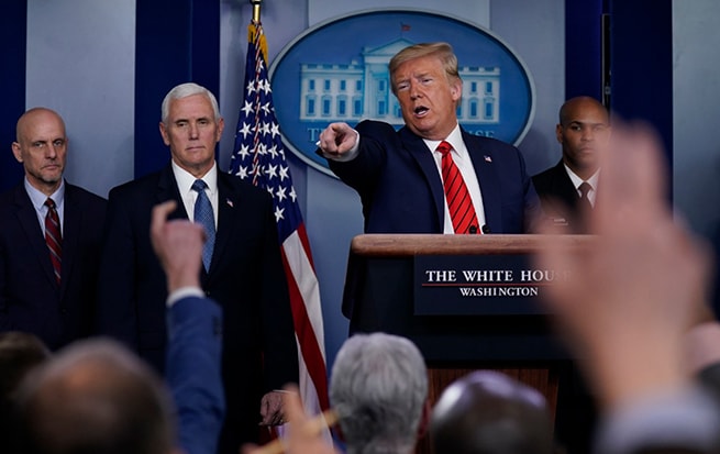 Tổng thống Trump trong cuộc họp báo hàng ngày về tình hình dịch Covid-19  ngày 19-3 tại Nhà Trắng. Ảnh: AP