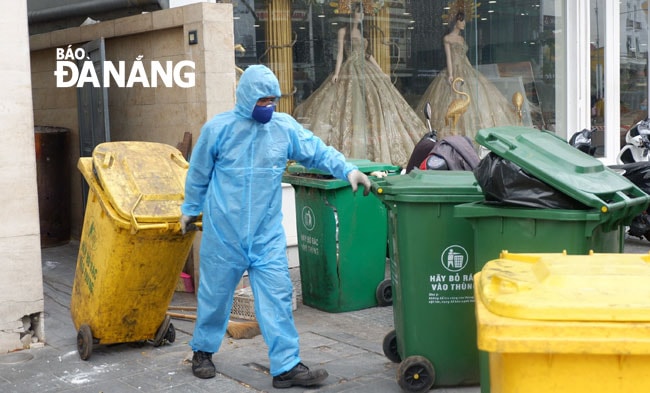 Rác thải tại khách sạn Vanda được thu gom, xử lý theo tiêu chuẩn phòng, chống dịch. Ảnh: PHAN CHUNG