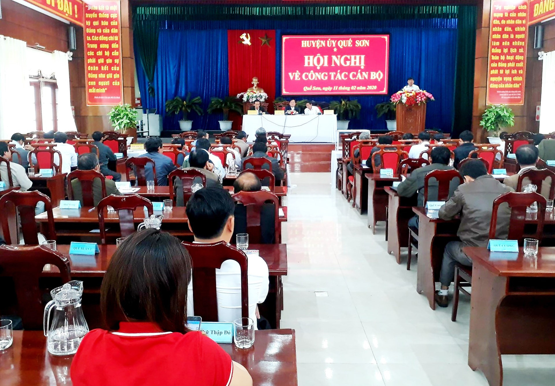 Huyện ủy Quế Sơn tổ chức hội nghị về công tác cán bộ chuẩn bị Đại hội Đại biểu Đảng bộ huyện nhiệm kỳ 2020 - 2025. Ảnh: L.T