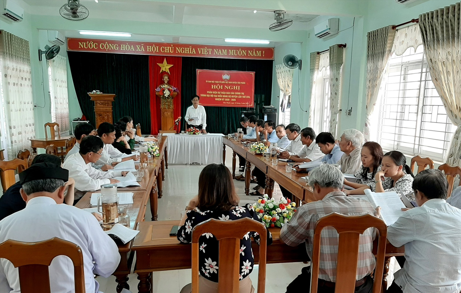 Ủy ban MTTQ Việt Nam huyện Tiên Phước tổ chức hội nghị phản biện dự thảo báo cáo chính trị Đại hội Đảng bộ huyện. Ảnh: V.C