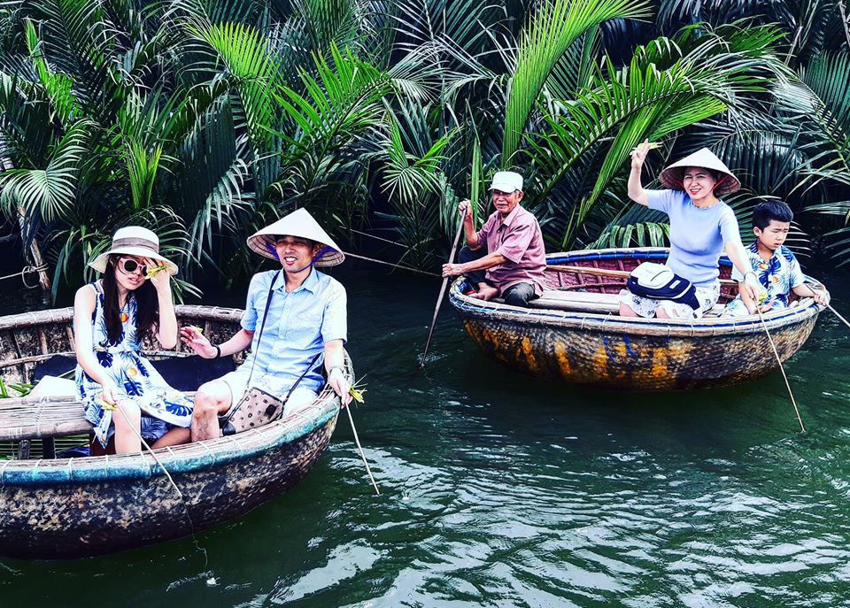 Khu di tích lịch sử rừng dừa Bảy Mẫu (xã Cẩm Thanh, TP.Hội An) là một điểm đến hấp dẫn với khách du lịch trong vài năm gần đây. Ảnh: S.L