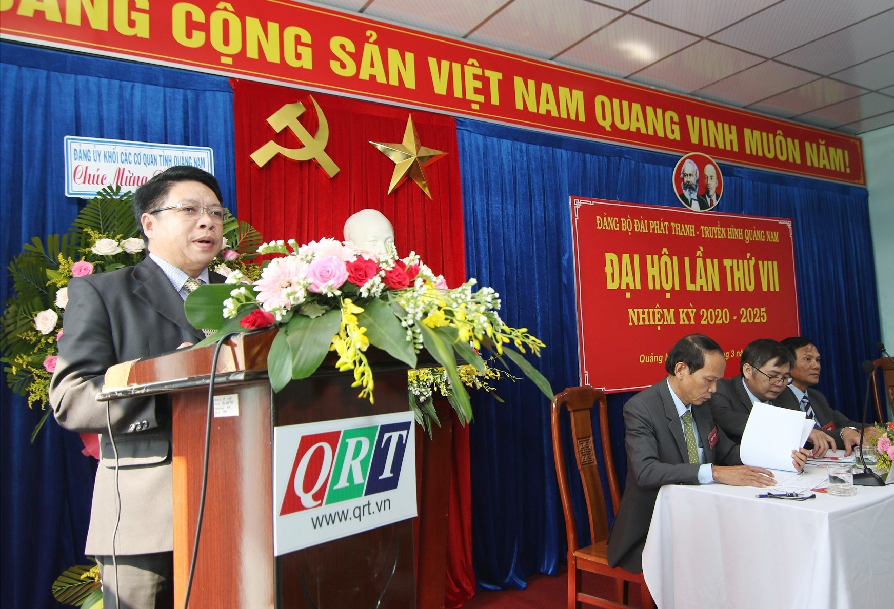 Bí thư Đảng ủy Khối các cơ quan, đồng chí Bùi Võ Quảng phát biểu chỉ đạo tại đại hội