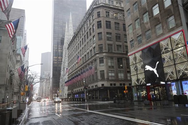 Cảnh vắng vẻ trên đường phố tại New York, Mỹ ngày 23-3-2020, trong bối cảnh dịch Covid-19 lan rộng. (Ảnh: THX/TTXVN)