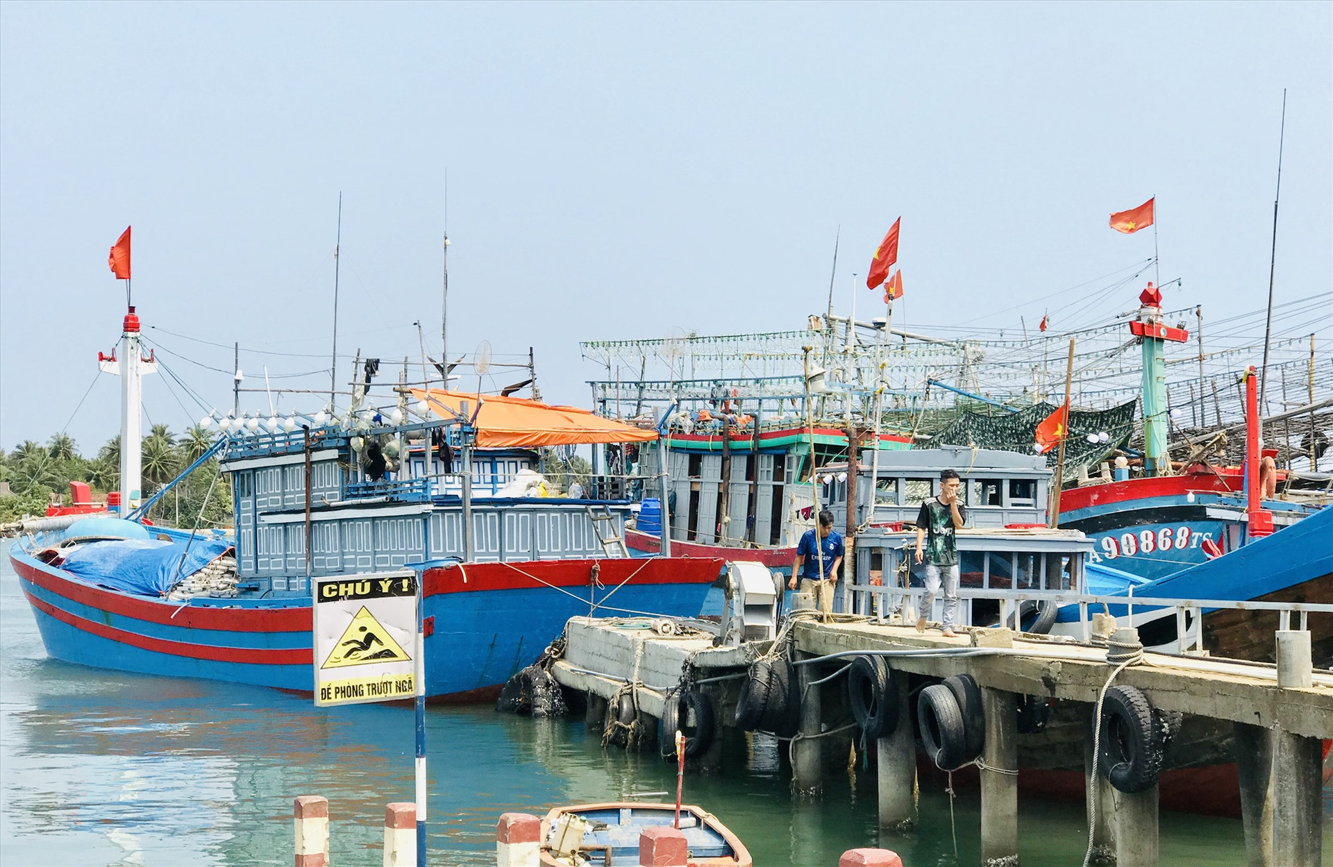 Trên địa bàn xã Tam Quang hiện có 340 tàu khai thác hải sản với tổng công suất gần 100 nghìn CV. Ảnh: Q.T