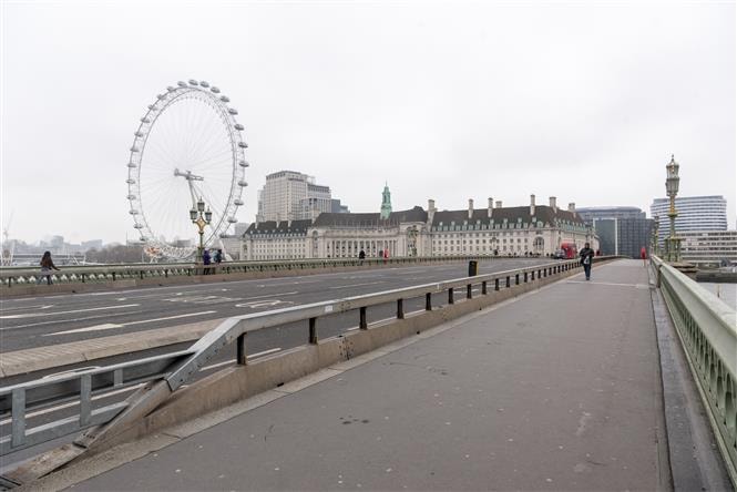 Trung tâm London, Anh, vắng bóng người qua lại do tác động của dịch COVID-19 ngày 19-3-2020. Ảnh: THX/TTXVN