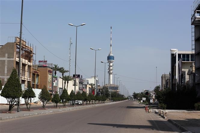 Người dân Baghdad, Iraq, hạn chế ra đường. Ảnh: THX/TTXVN