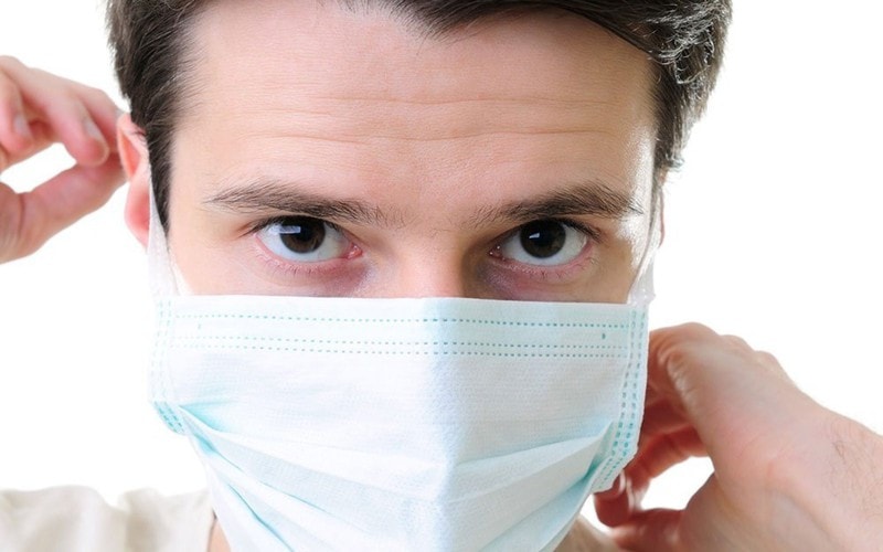 Không sử dụng lại khẩu trang y tế: Virus có thể bám lên khẩu trang y tế khi tiếp xúc với môi trường bên ngoài, do đó không sử dụng lại khẩu trang y tế.