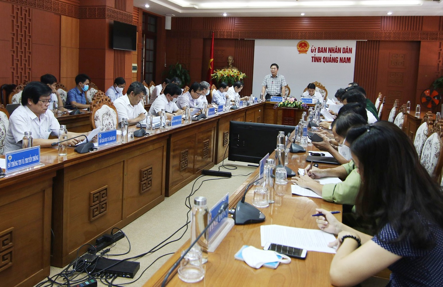 Chủ tịch UBND tỉnh Lê Trí Thanh phát biểu tại cuộc họp của ban chỉ đạo. Ảnh: T.C