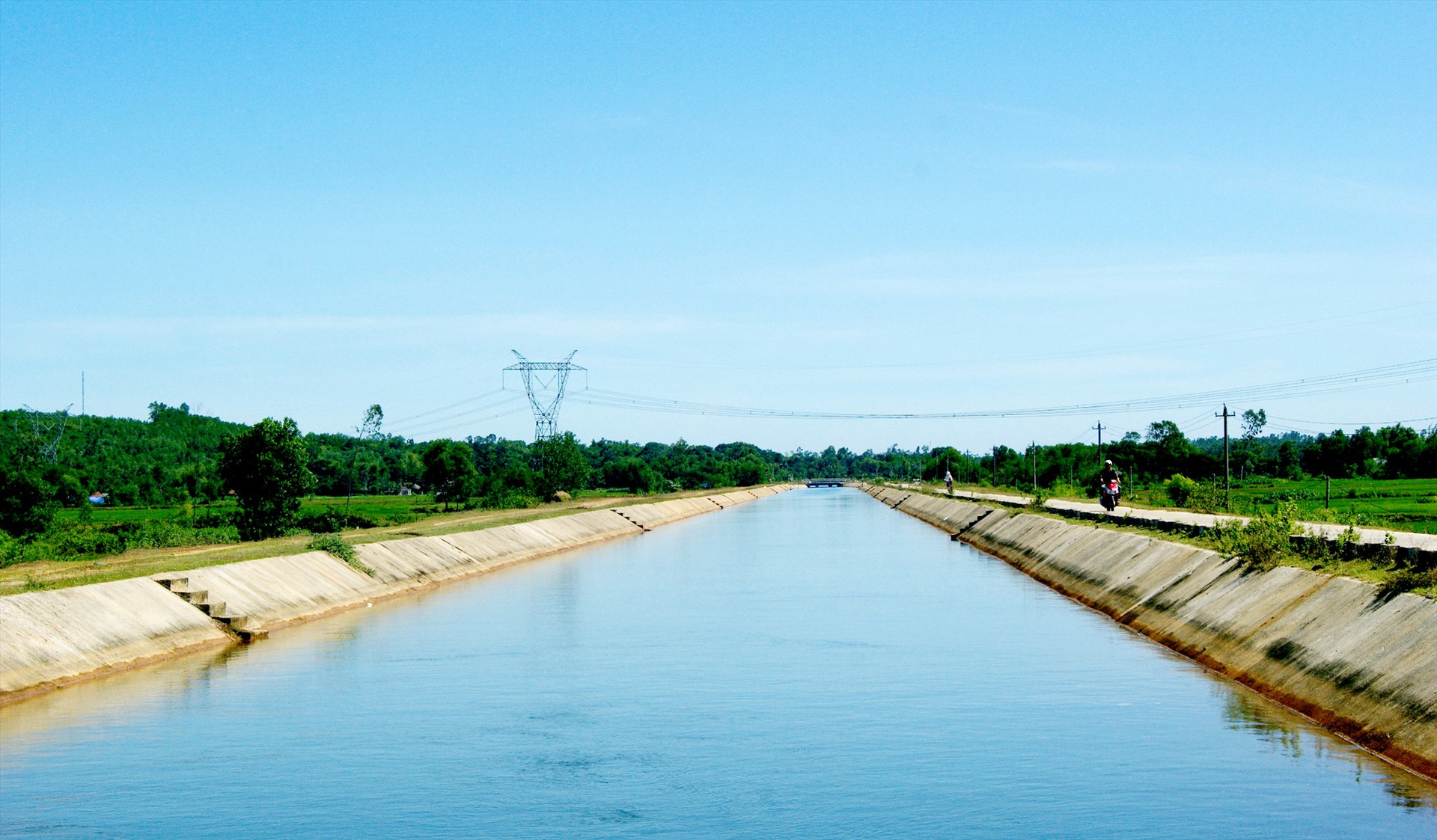 Kênh dẫn nước thủy lợi Phú Ninh. Ảnh: P.THẢO