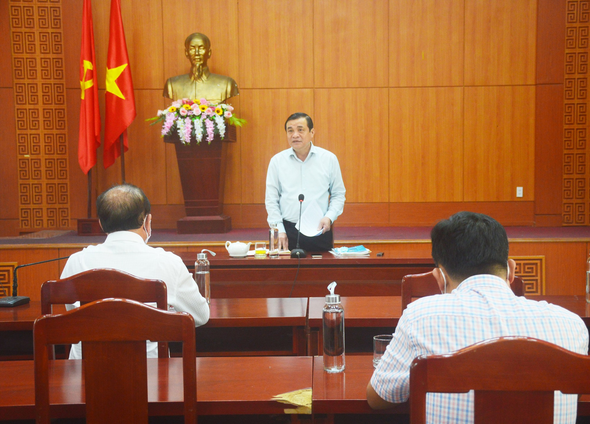 Bí thư Tỉnh ủy Phan Việt Cường phát biểu chỉ đạo tại buổi làm việc về công tác phòng, chống dịch Covid-19 tại Hội An hôm qua 26.3. Ảnh: Q.T
