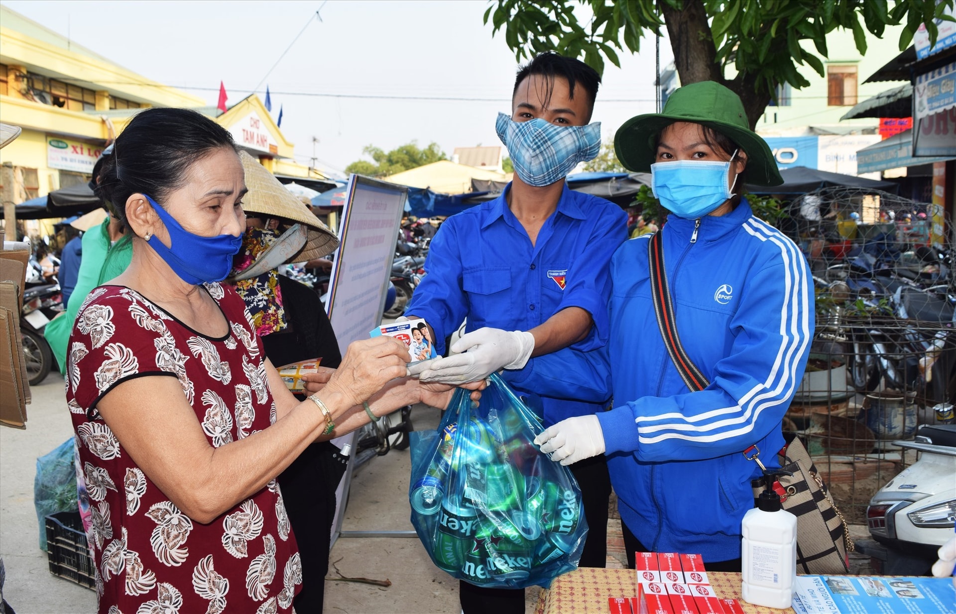 At a market in Nui Thanh distict