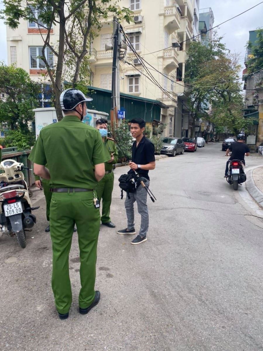 Vẫn còn nhiều người chủ quan với dịch bệnh trên đường phố, vì vậy rất cần sự vào cuộc, nhắc nhở của các cơ quan chức năng.