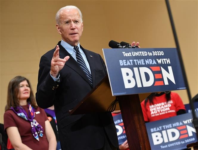 Cựu Phó Tổng thống Mỹ Joe Biden giành chiến thắng trong cuộc bầu cử sơ bộ ngày 17/3 tại 4 bang và hiện nhận được hơn một nửa số phiếu đại biểu cần thiết để trở thành ứng cử viên của đảng Dân chủ trong cuộc đua vào Nhà Trắng cuối năm nay. Ảnh: AFP/ TTXVN