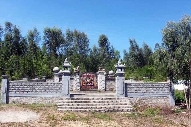Mộ Nguyễn Phúc Kỳ ở Duy Xuyên.