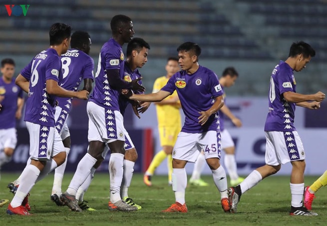 Chủ tịch Đỗ Vinh Quang cho biết Hà Nội FC sẽ sử dụng quỹ dự phòng trong bối cảnh dịch Covid-19 diễn biến phức tạp để không phải giảm lương các cầu thủ theo yêu cầu của FIFA. (Ảnh: Vy Vũ).