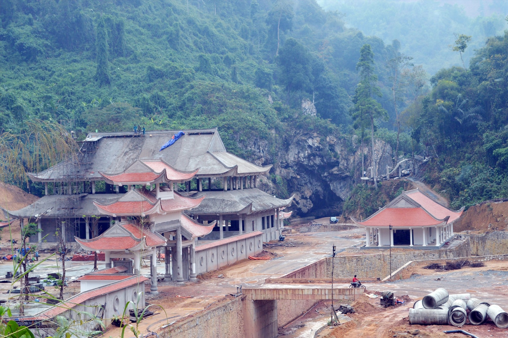 Dự án Khu du lịch Sinh thái Cổng Trời Đông Giang phải giãn tiến độ thi công do dịch bệnh Covid-19. Ảnh: V.L