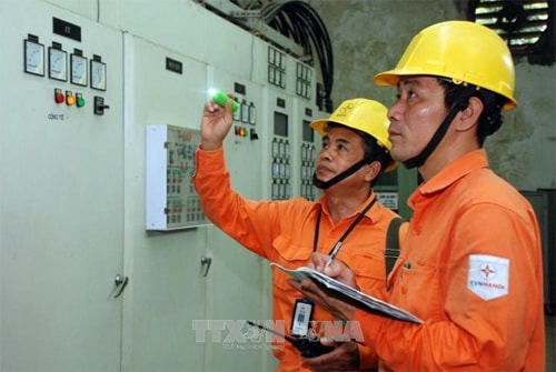 Bộ Công Thương đề xuất giảm 10% giá điện sinh hoạt. Ảnh: TTXVN.