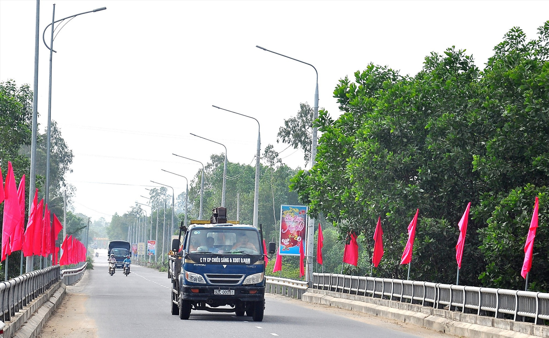 Hệ thống cơ sở hạ tầng, giao thông ngày càng được đầu tư khang trang tạo động lực phát triển kinh tế cho huyện Phú Ninh. Ảnh: VINH ANH