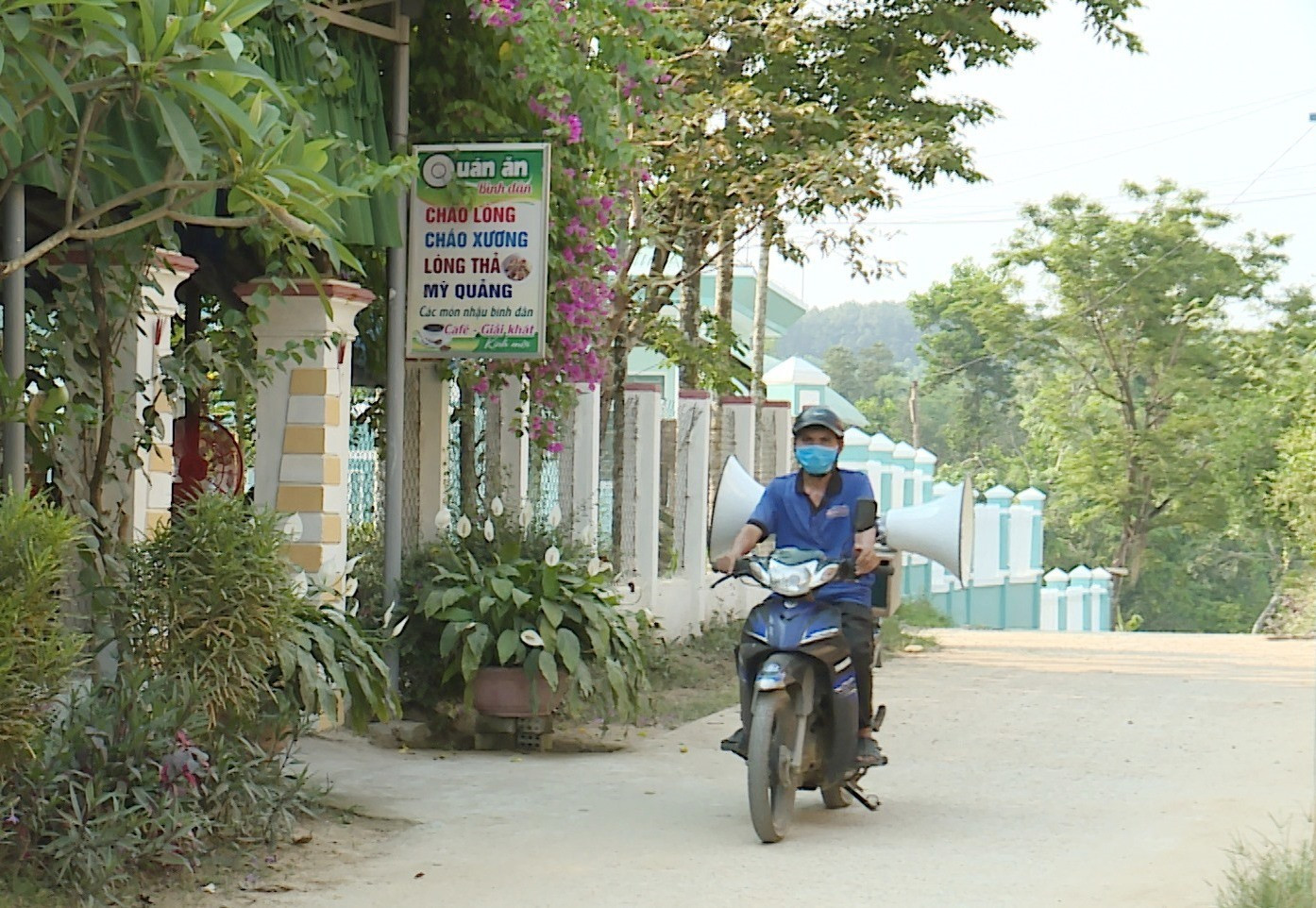 Loa phát thanh tuyên truyền dịch Covid-10 tỏa xuống nhiều vùng nông thôn Tiên Phước.