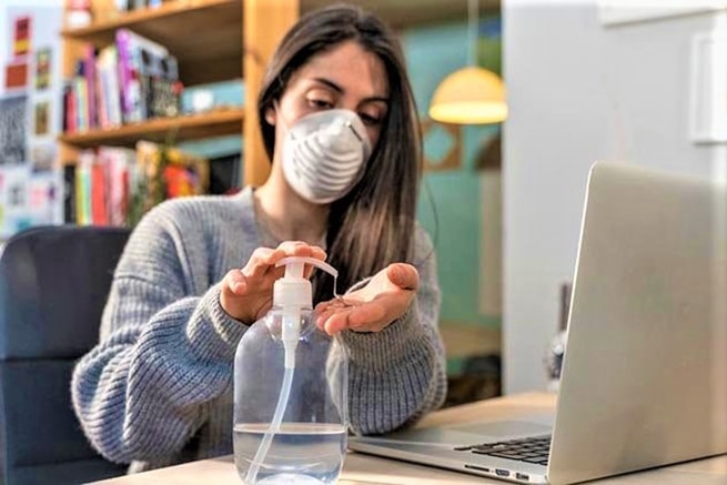 Làm việc tại nhà được cho là có nhiều lợi thế và hiệu quả cao hơn đến công sở; Nguồn: listverse.com