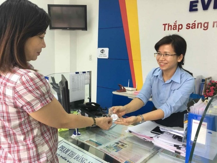 Kể từ ngày 1.4 PC Quảng Nam sẽ tạm dừng tiếp nhận các dịch vụ điện trực tiếp tại trụ sở Điện lực, chuyển sang cung cấp bằng các hình thức trực tuyến.