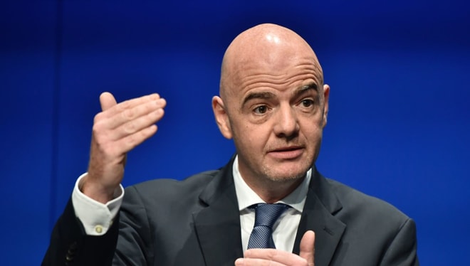 Chủ tịch FIFA Infantino đang tìm hiểu để có sự hỗ trợ cần thiết cho các Liên đoàn thành viên trước sự khủng hoảng tài chính do Covid-19. Ảnh: AFP