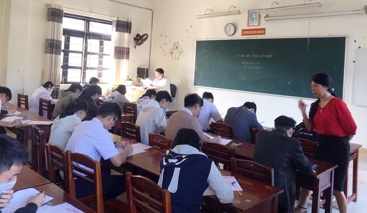 Học sinh Trường THPT chuyên Nguyễn Bỉnh Khiêm tham gia kỳ thi Toán học Hoa Kỳ. Ảnh: Nhà trường cung cấp.