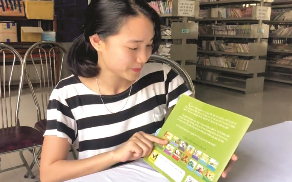 Chương trình đọc sách online do Thư viện Tam Kỳ phối hợp với các cộng tác viên TFV tổ chức. (Ảnh cắt từ clip)