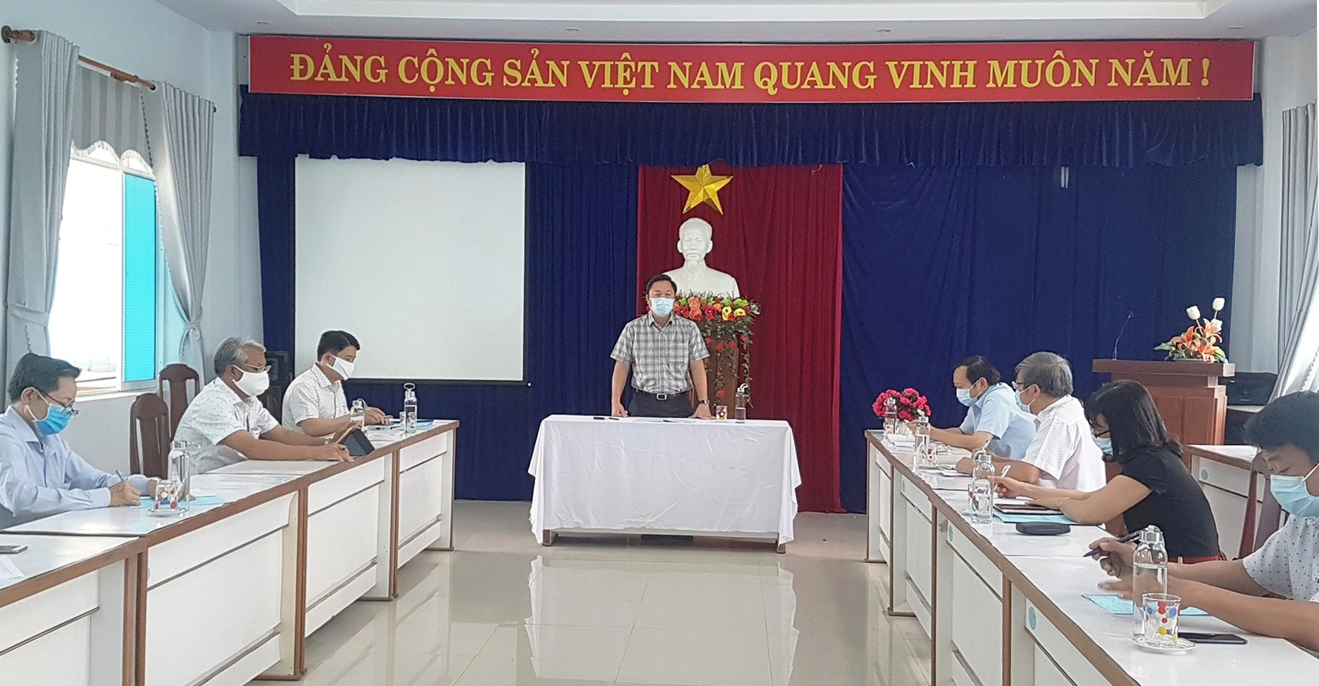 Chủ tịch UBND tỉnh Lê Trí Thanh yêu cầu CDC Quảng Nam tăng cường mạnh các biện pháp phòng, chống dịch bệnh. Ảnh: D.L