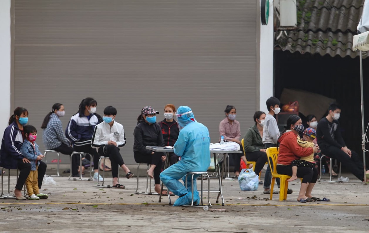 Đến trưa cùng ngày, những hộ dân cuối cùng đã hoàn thành khai báo y tế.