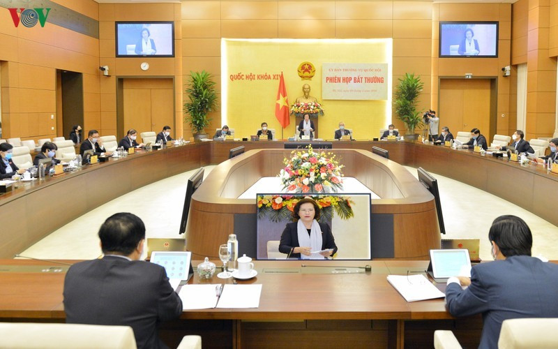Ủy ban Thường vụ Quốc hội đã tiến hành phiên họp bất thường dưới sự chủ trì của Chủ tịch Quốc hội Nguyễn Thị Kim Ngân