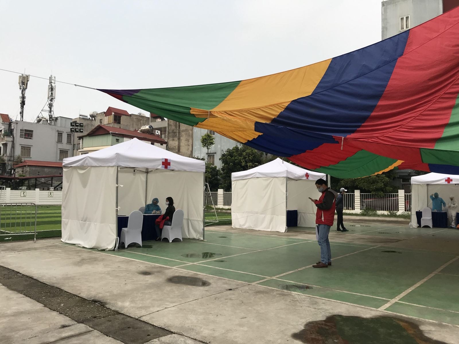 Điểm lấy mẫu xét nghiệm tập trung cho các ca tiếp xúc, ca nghi ngờ mắc COVID-19 tại quận Bắc Từ Liêm, Hà Nội.