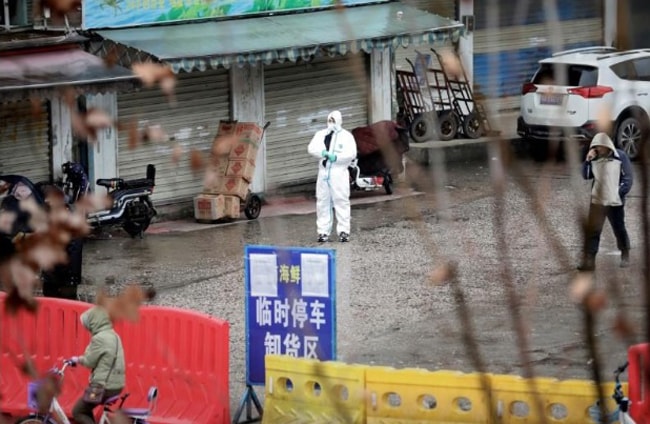 Chợ hải sản Vũ Hán đóng cửa. Ảnh: Reuters
