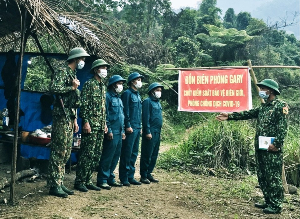 Nhằm đảm bảo công tác kiểm soát người qua lại khu vực biên giới, đến nay Bộ đội Biên phòng tỉnh đã tổ chức 21 điểm chốt chặn kiểm soát tuyến biên giới Việt Nam - Lào. Ảnh: A.N