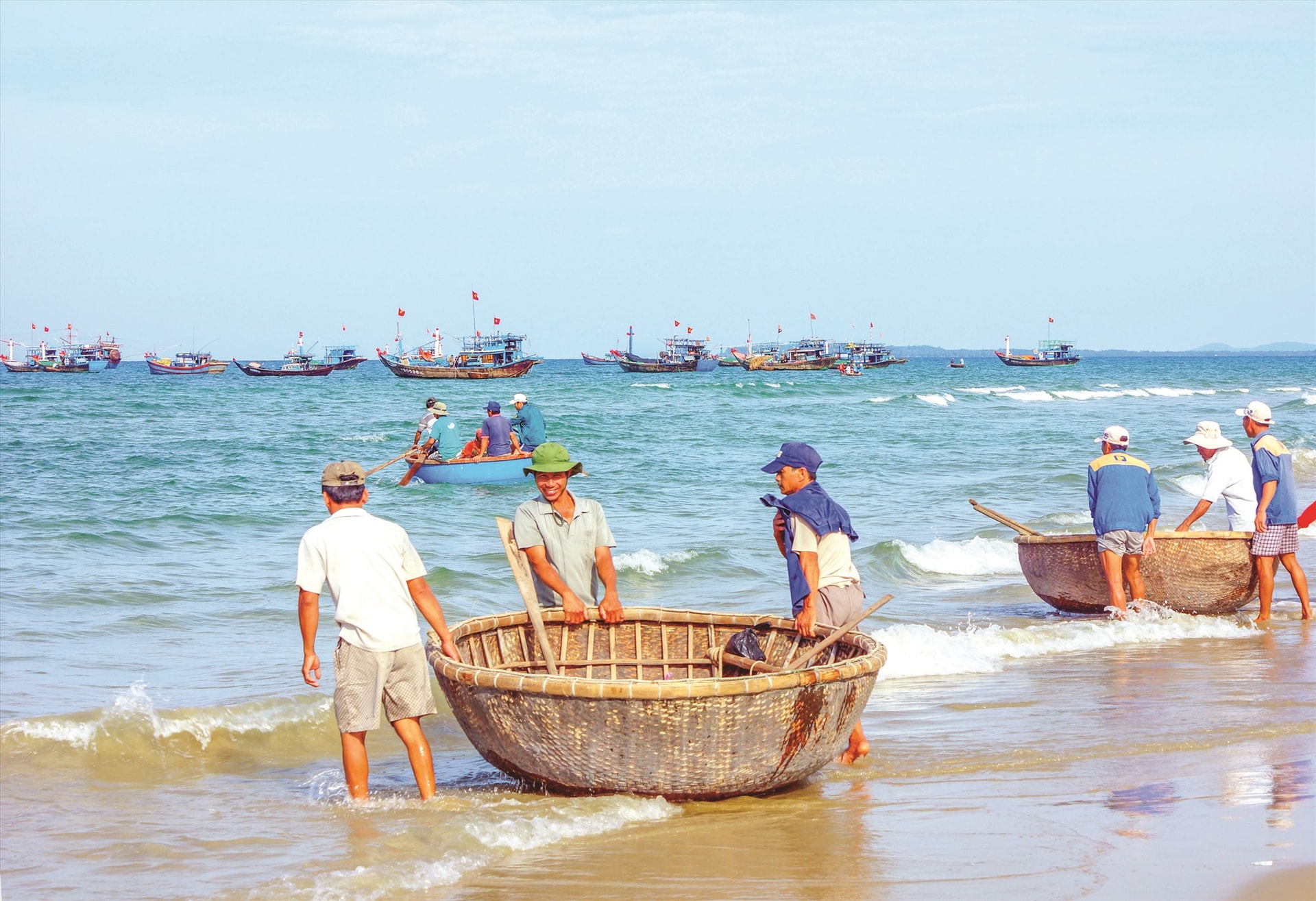 Quảng Nam cần huy động ngư dân khai thác hải sản ven bờ tham gia đồng quản lý, phát triển bền vững nghề cá. Ảnh: PHƯƠNG THẢO